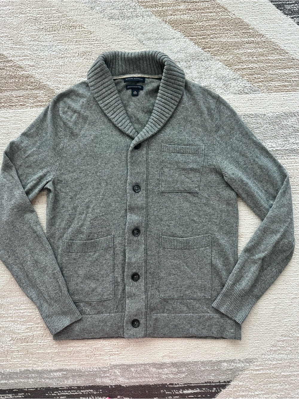 Banana Republic Men’s Shawl Collar 77% Merino Wool Cardigan in Gray Size M